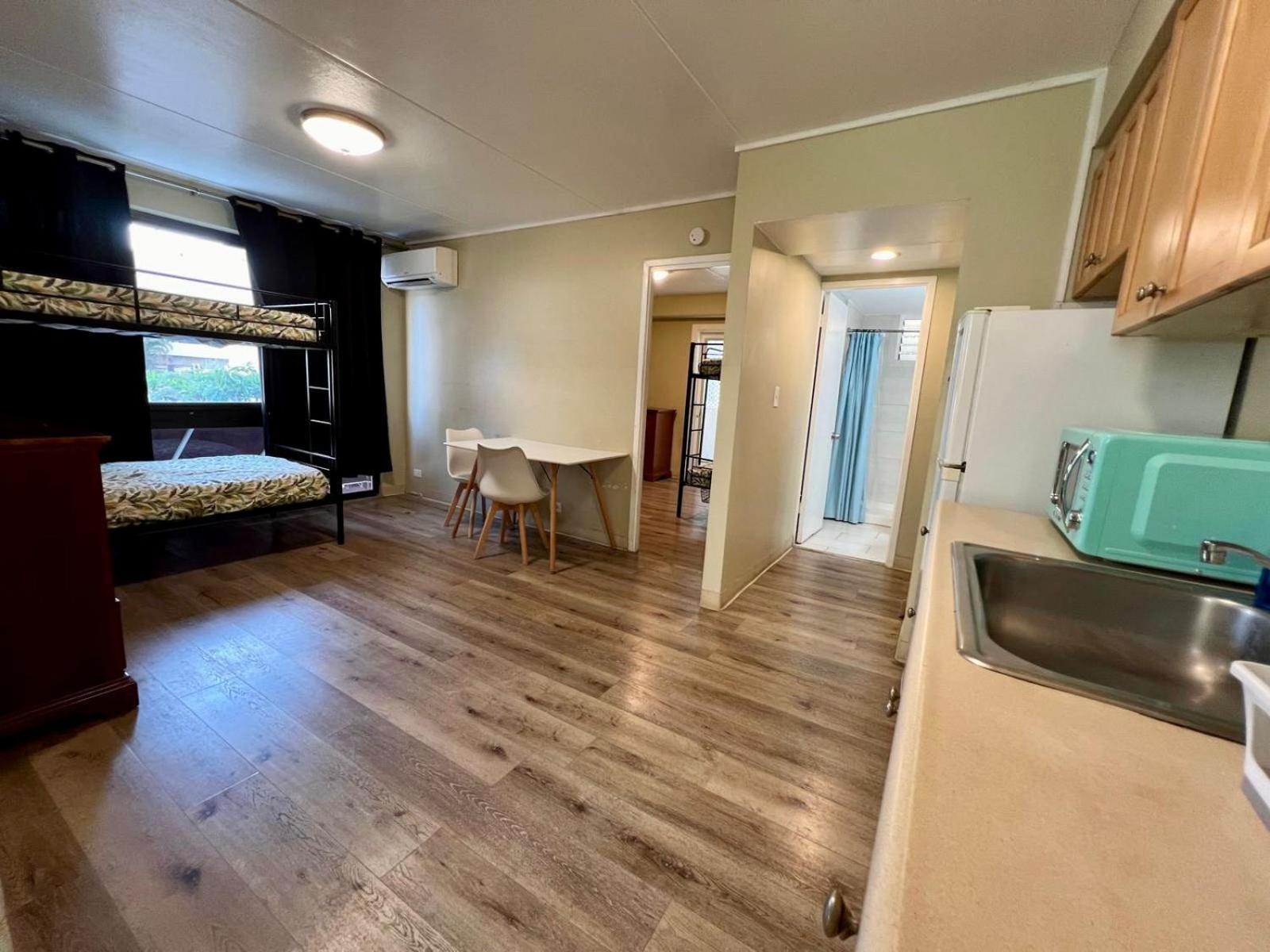 Waikiki Beachside Hostel Хонолулу Екстериор снимка