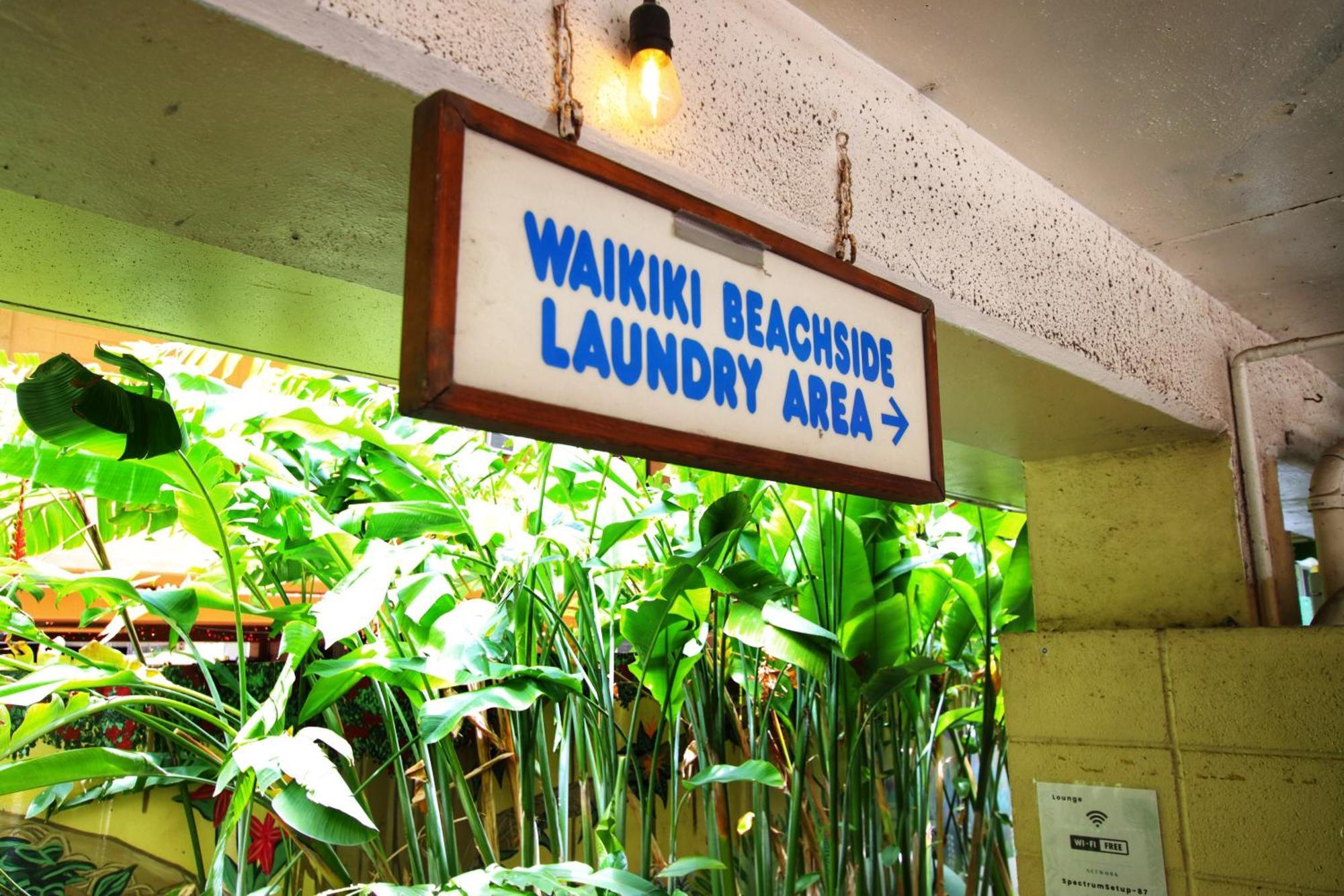 Waikiki Beachside Hostel Хонолулу Екстериор снимка