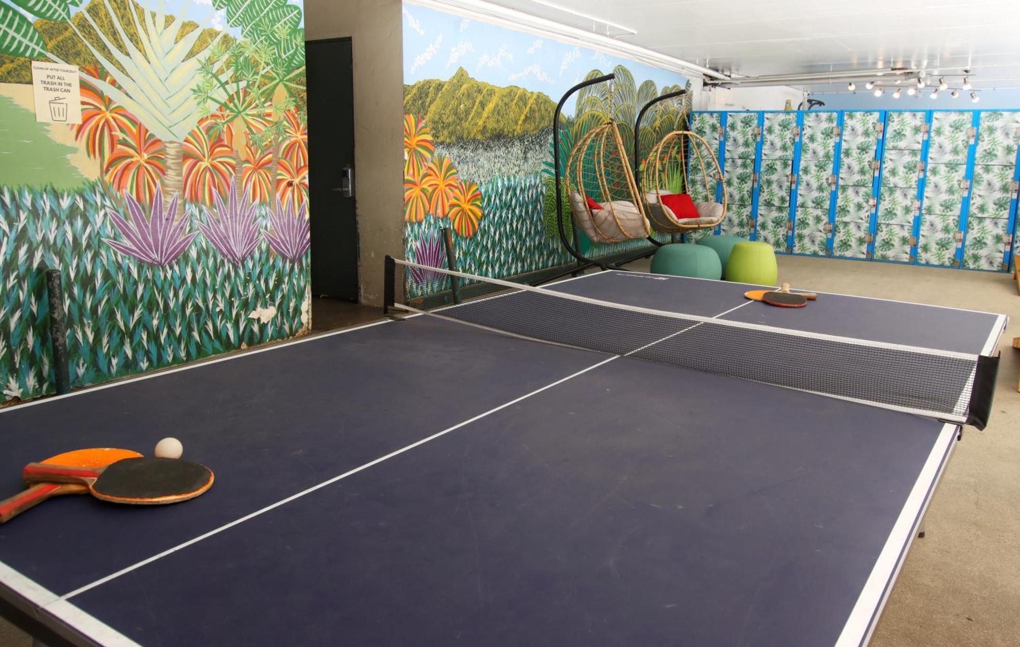 Waikiki Beachside Hostel Хонолулу Екстериор снимка