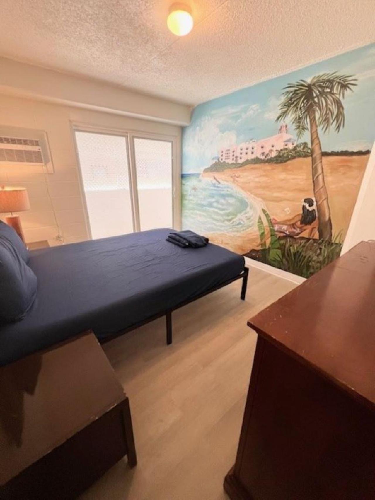 Waikiki Beachside Hostel Хонолулу Екстериор снимка