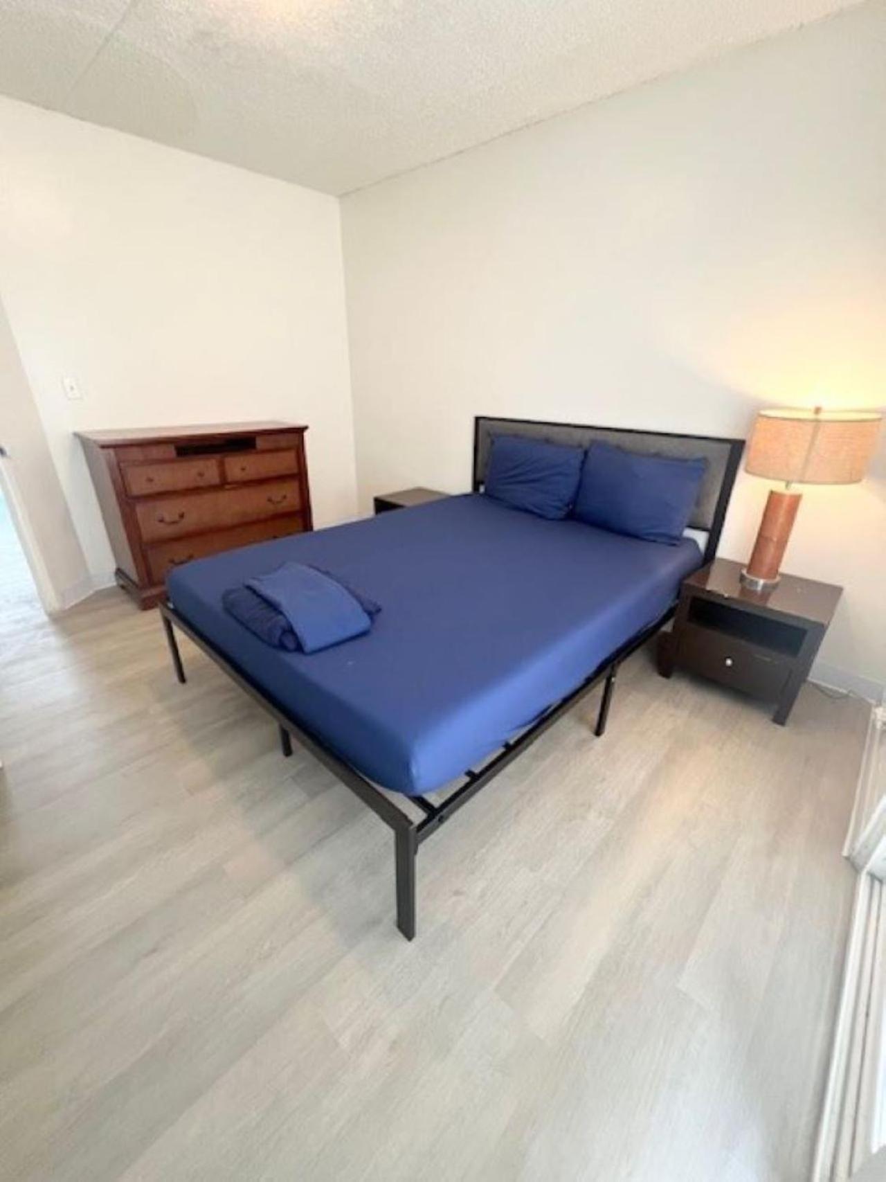 Waikiki Beachside Hostel Хонолулу Екстериор снимка