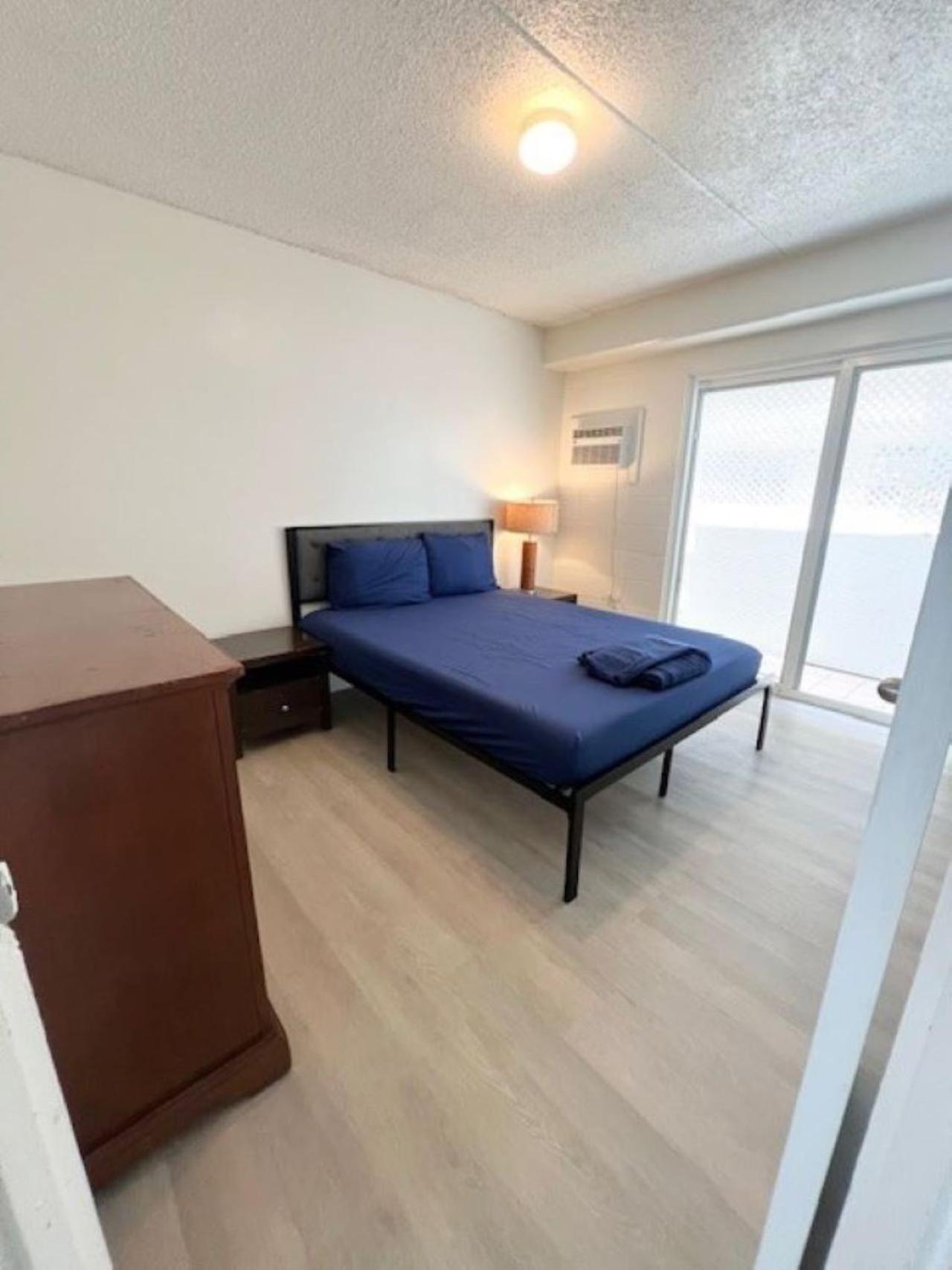 Waikiki Beachside Hostel Хонолулу Екстериор снимка