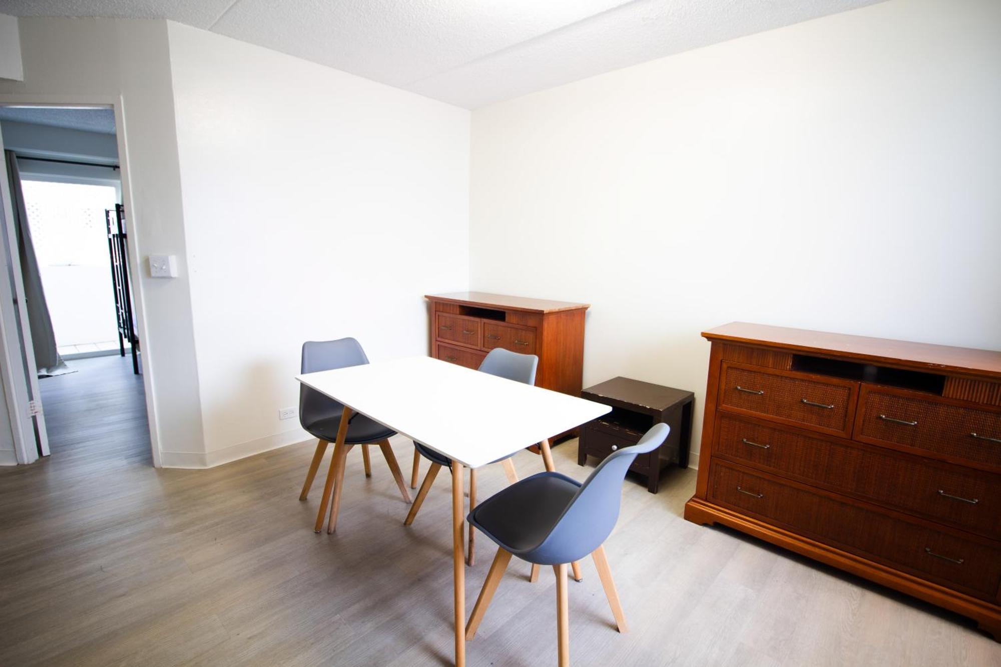 Waikiki Beachside Hostel Хонолулу Екстериор снимка