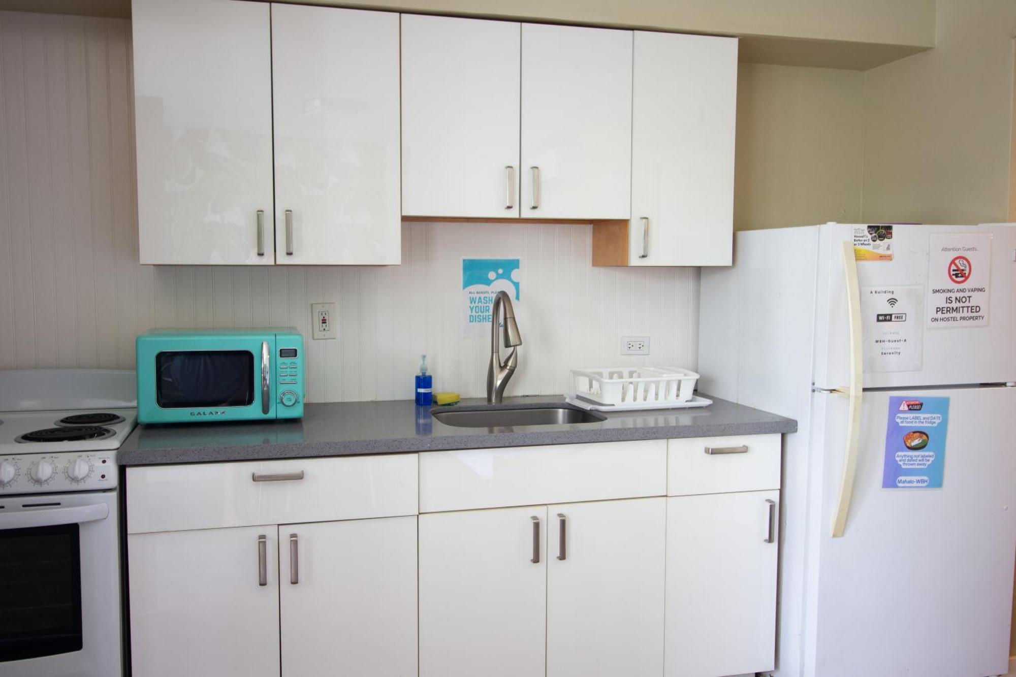 Waikiki Beachside Hostel Хонолулу Екстериор снимка