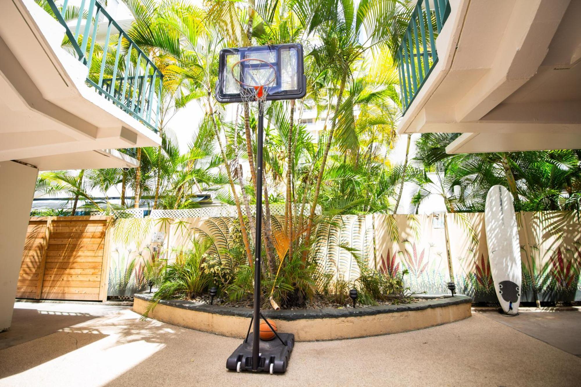 Waikiki Beachside Hostel Хонолулу Екстериор снимка