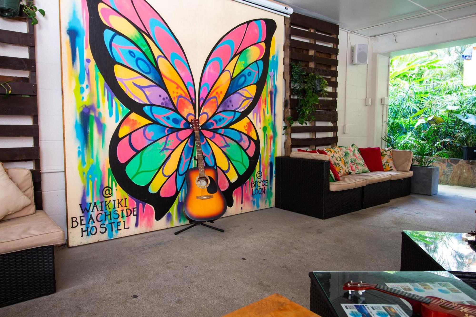 Waikiki Beachside Hostel Хонолулу Екстериор снимка