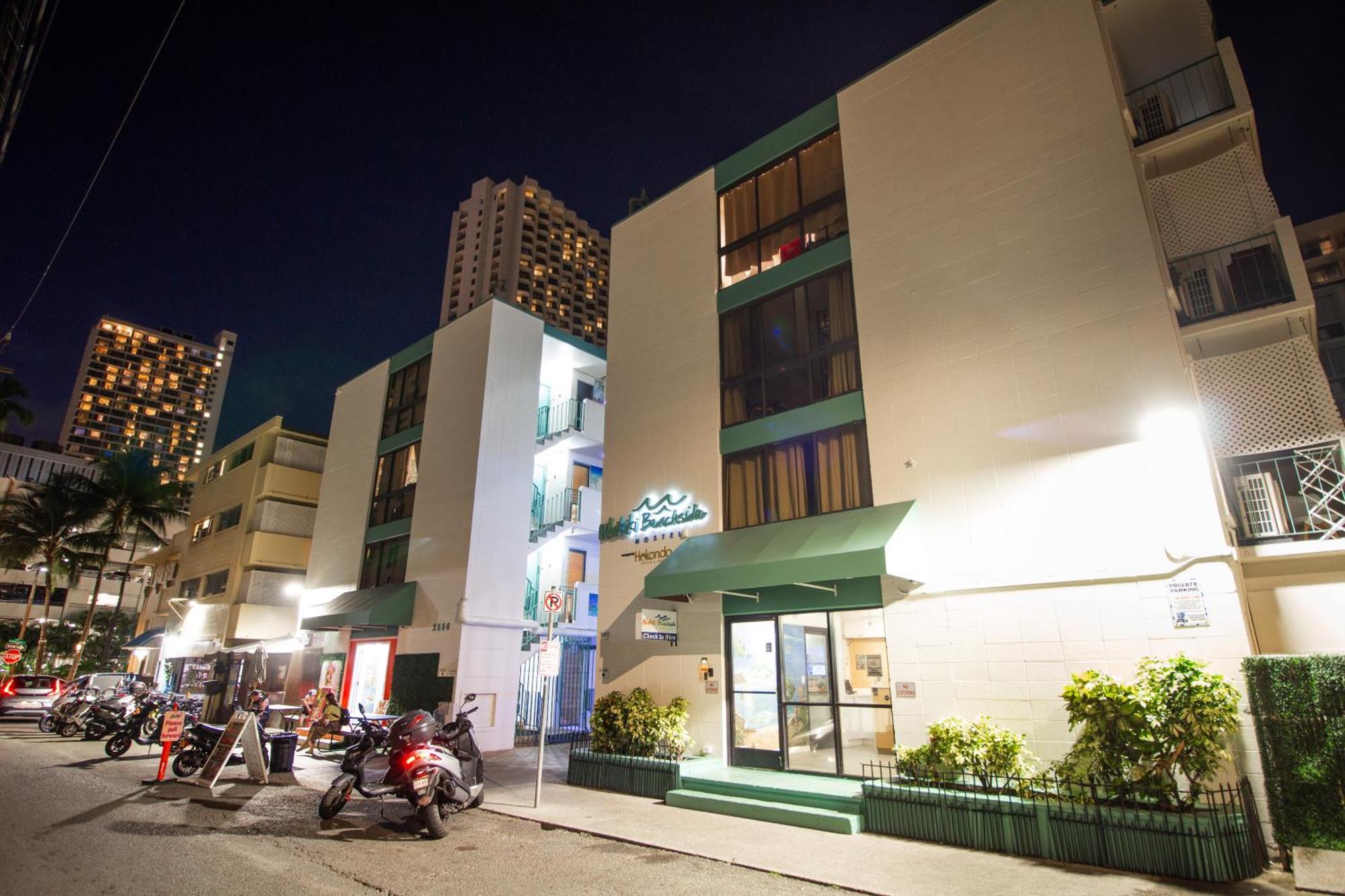 Waikiki Beachside Hostel Хонолулу Екстериор снимка