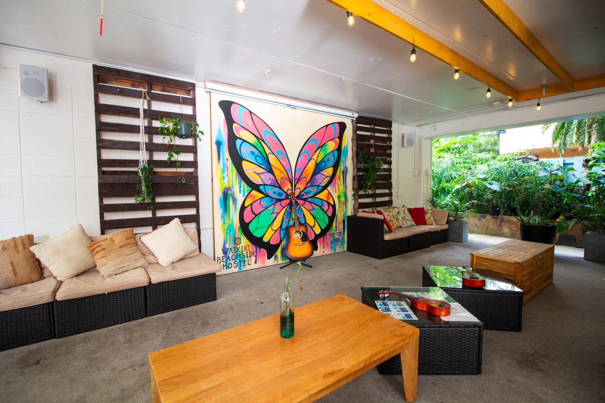 Waikiki Beachside Hostel Хонолулу Екстериор снимка